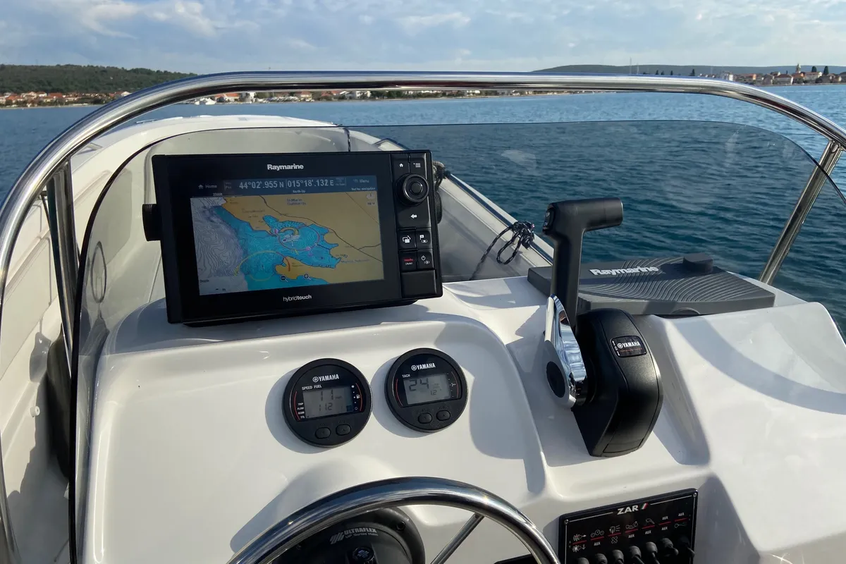 Cockpit of no name, a Zar 65 Suite motorboat at Općina Sukošan, Croatia