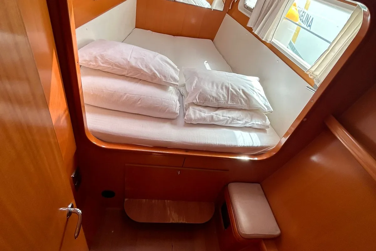 Cabin on Manatee, a Lagoon 440 - 4 cab. catamaran at Vodice, Croatia