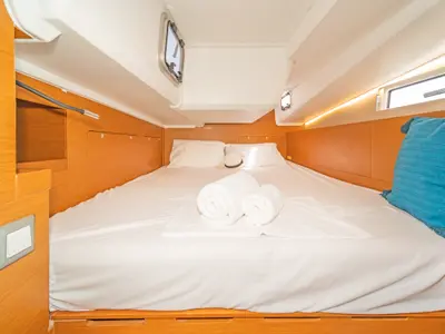 Cabin on Calico Jack, a Jeanneau Sun Odyssey 490 sailboat at Athens, Greece