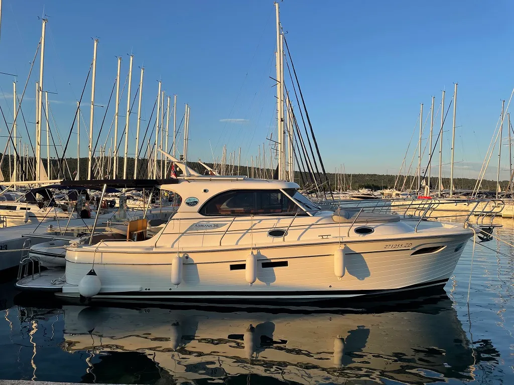 Exterior view of Iris, a SAS - Vektor Adriana 36 motorboat at Općina Sukošan, Croatia