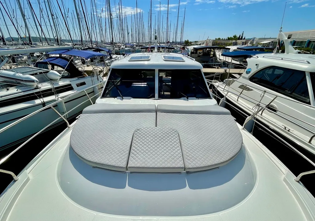 Deck of Iris, a SAS - Vektor Adriana 36 motorboat at Općina Sukošan, Croatia