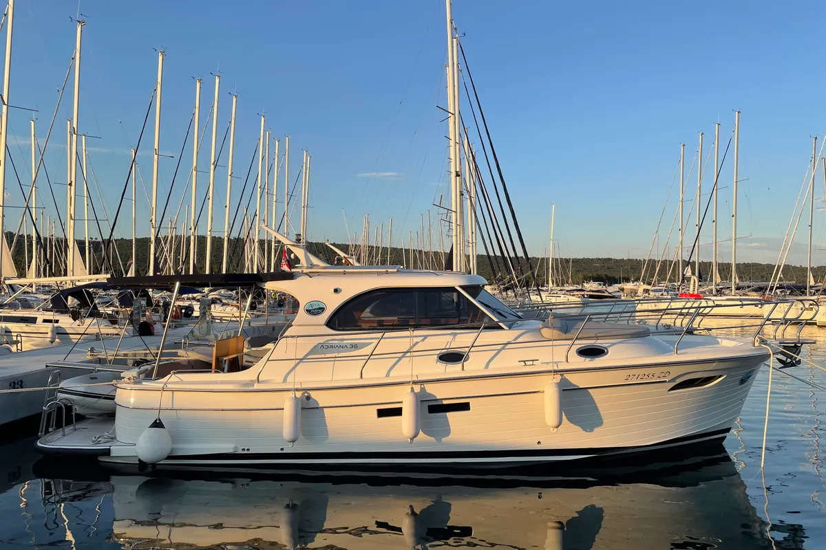 Iris, a SAS - Vektor Adriana 36 motorboat at Općina Sukošan, Croatia
