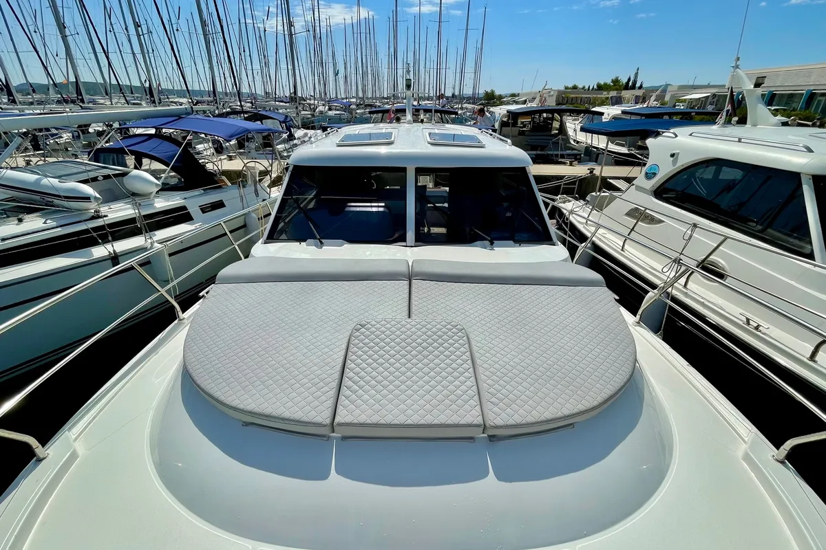 Iris, a SAS - Vektor Adriana 36 motorboat at Općina Sukošan, Croatia