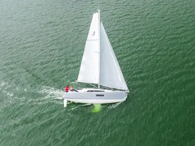 Moorings Oceanis 30.1 Club