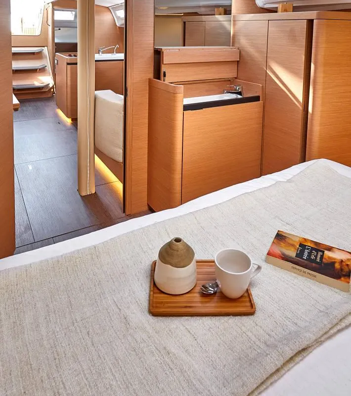 Cabin on Oskar, a Jeanneau Sun Odyssey 410 sailboat at Primošten, Croatia