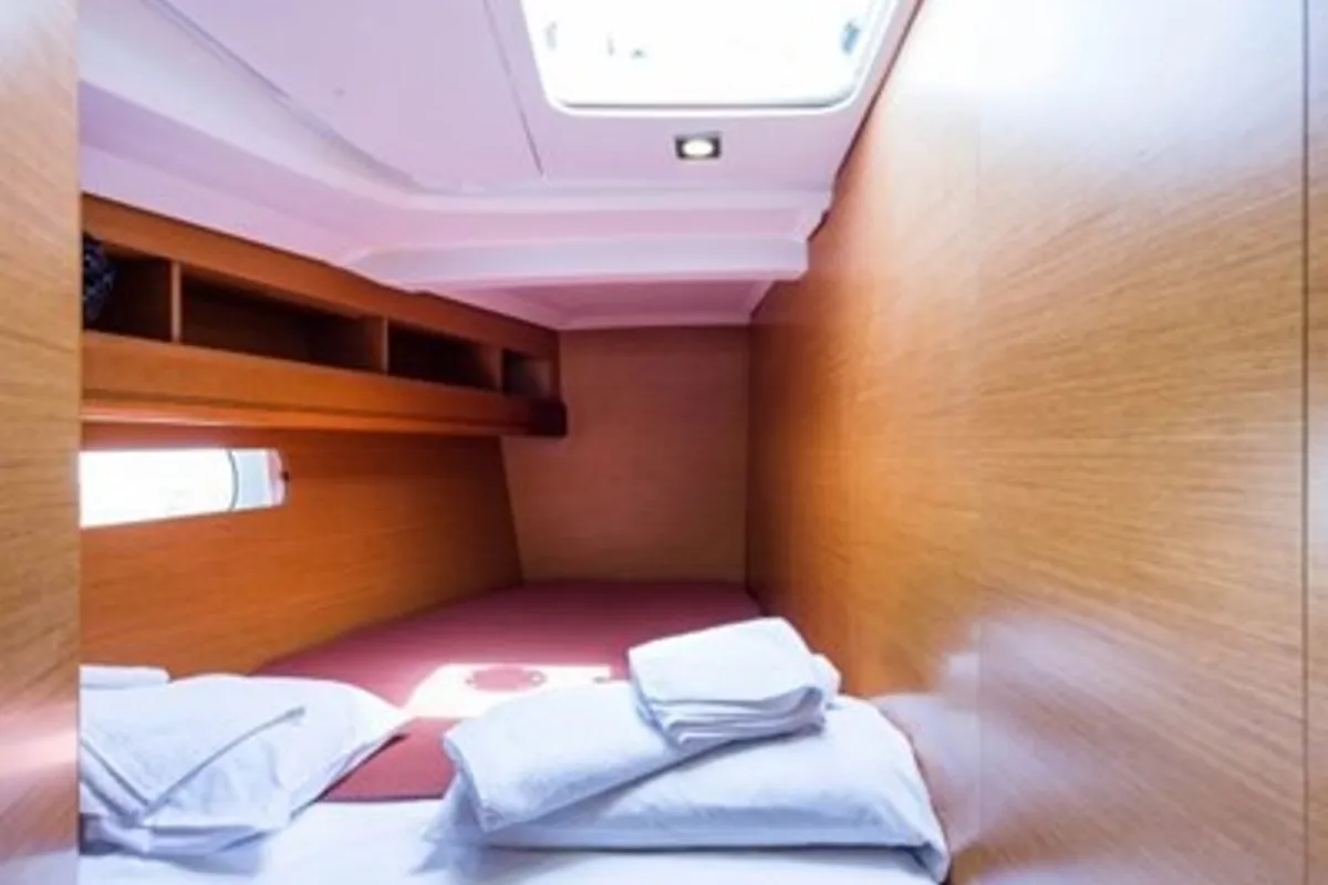 Cabin on Tintabella, a Jeanneau Sun Odyssey 469 sailboat at Athens, Greece