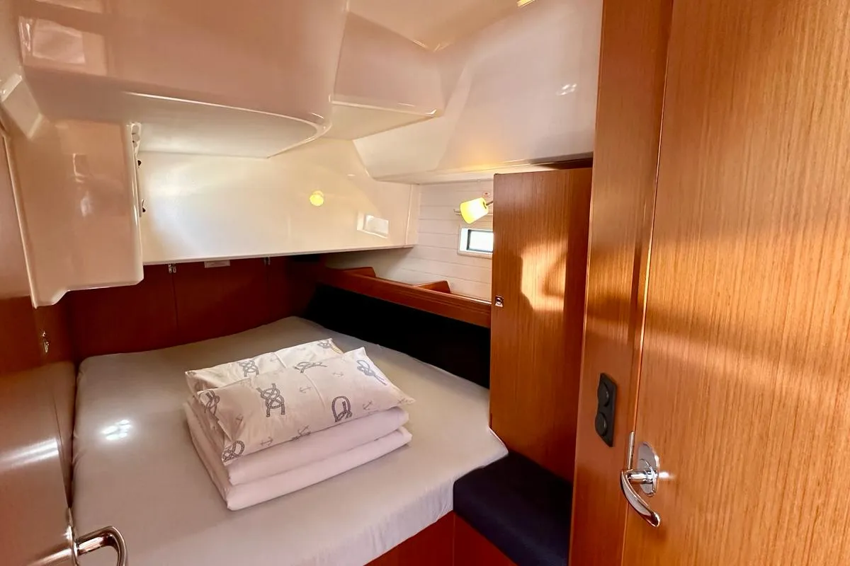 Cabin on Arta, a Bavaria Cruiser 46 sailboat at Sukošan, Croatia