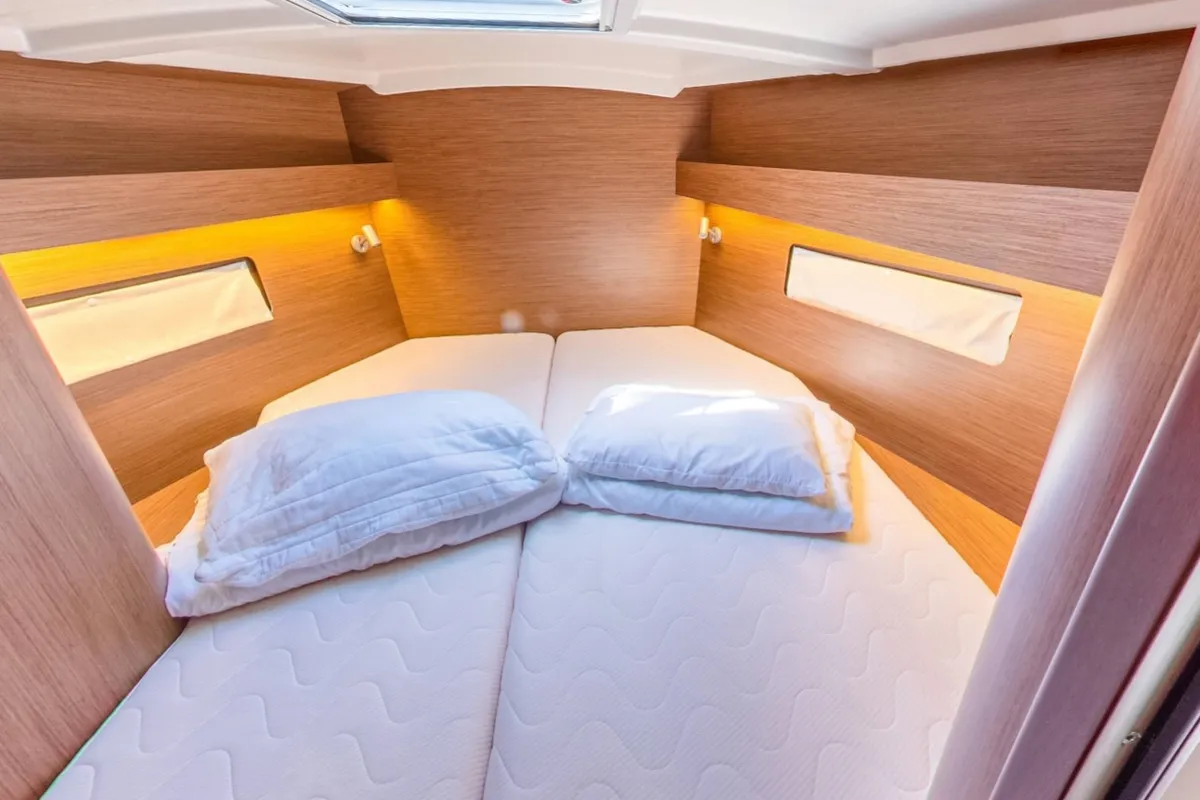 Cabin on Starlight, a Beneteau Oceanis 40.1 sailboat at Općina Medulin, Croatia