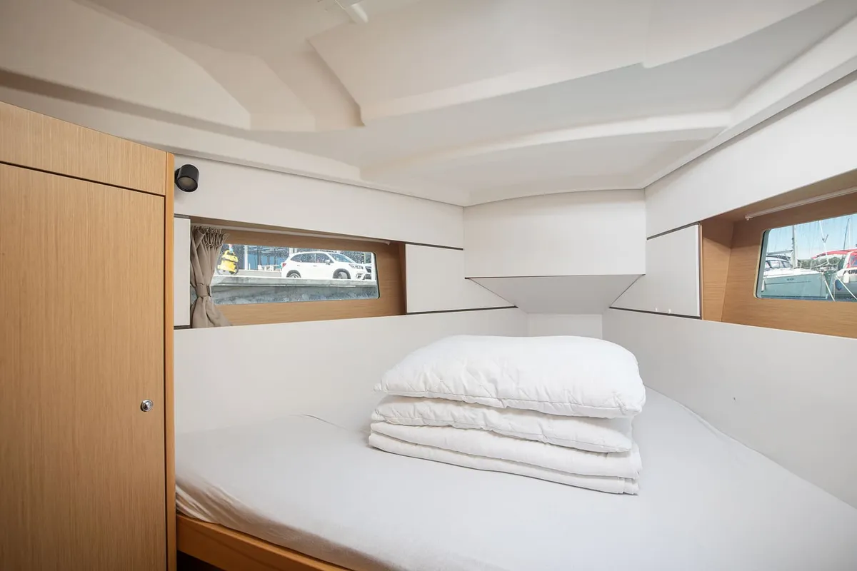 Cabin on Mare Animi, a Beneteau Oceanis 35 sailboat at Općina Medulin, Croatia