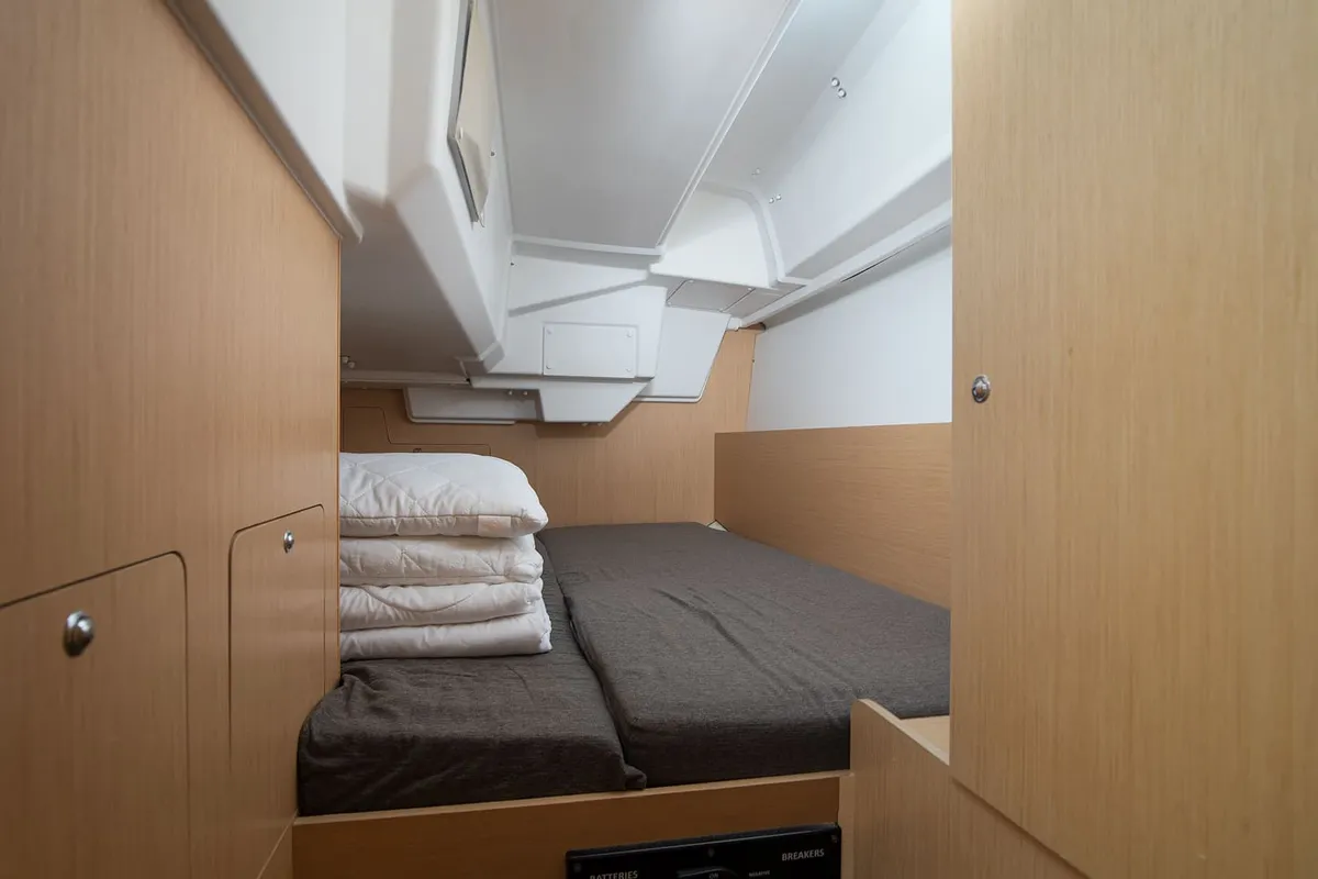 Cabin on Mare Animi, a Beneteau Oceanis 35 sailboat at Općina Medulin, Croatia