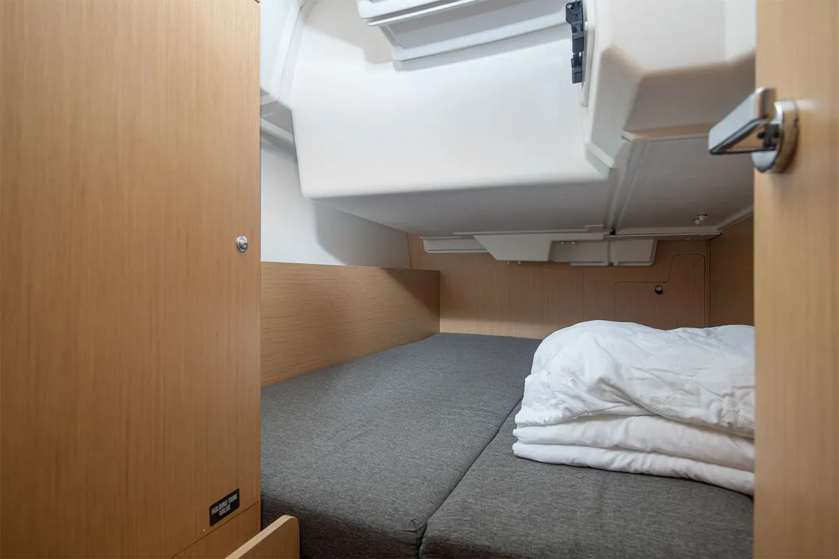 Cabin on Mare Animi, a Beneteau Oceanis 35 sailboat at Općina Medulin, Croatia