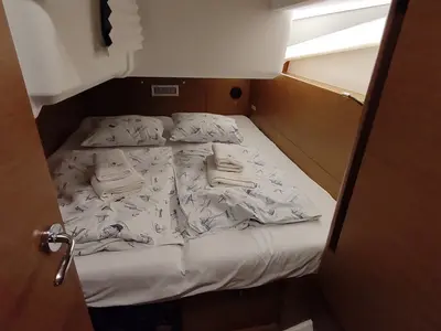 Cabin on Habibi, a Jeanneau Sun Odyssey 440 sailboat at Split, Croatia