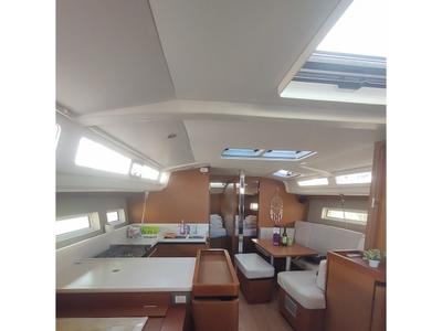 Salon of Habibi, a Jeanneau Sun Odyssey 440 sailboat at Split, Croatia