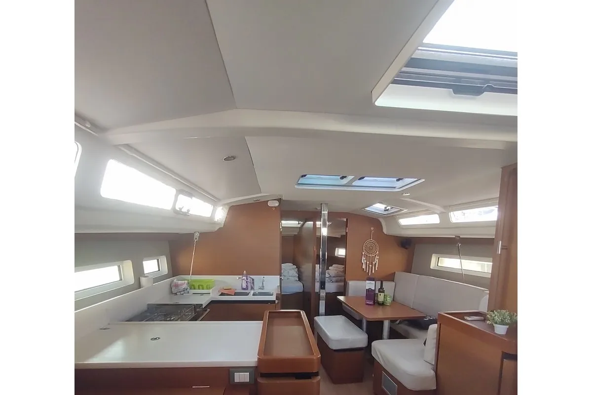 Salon of Habibi, a Jeanneau Sun Odyssey 440 sailboat at Split, Croatia