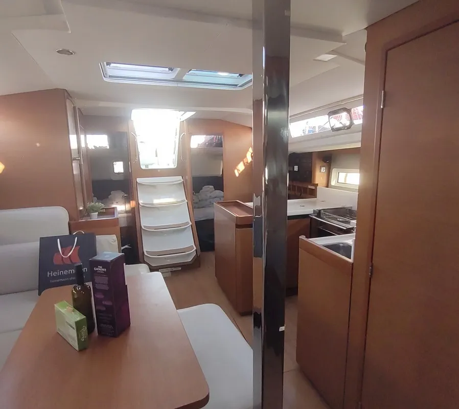 Salon of Habibi, a Jeanneau Sun Odyssey 440 sailboat at Split, Croatia