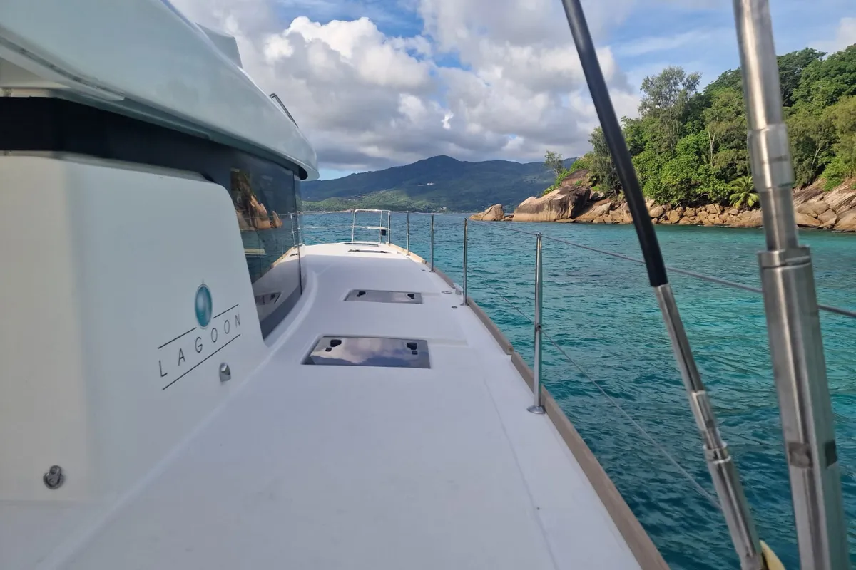 Takamaka, a Lagoon 52 catamaran at Roche Caiman, Seychelles
