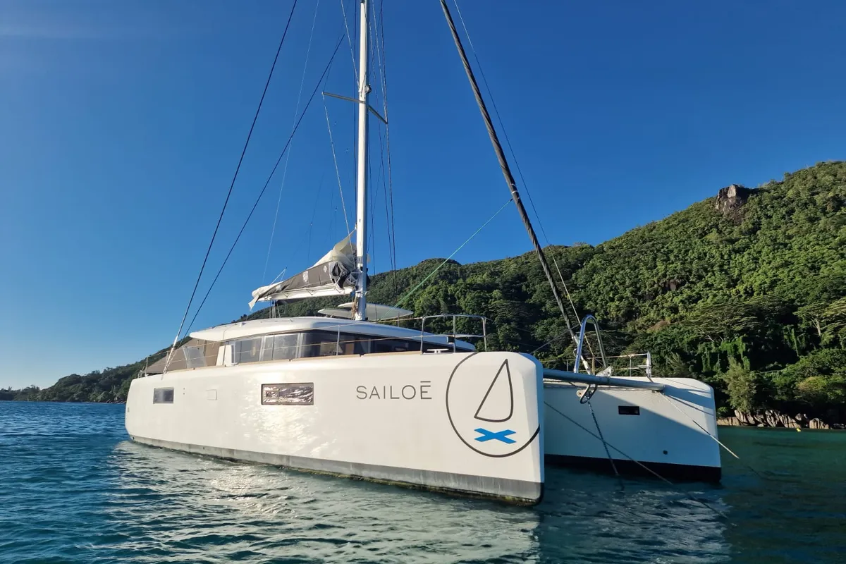Takamaka, a Lagoon 52 catamaran at Roche Caiman, Seychelles