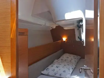 Cabin on Kiki Kiss, a Jeanneau Sun Odyssey 33i sailboat at Split, Croatia