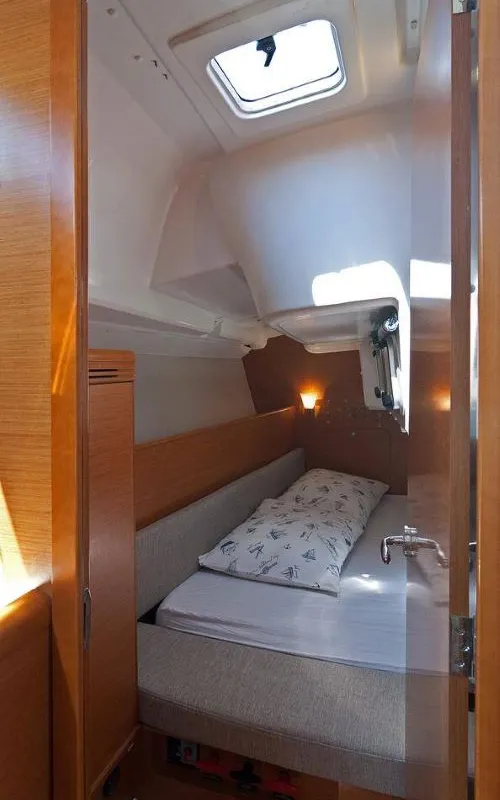 Cabin on Kiki Kiss, a Jeanneau Sun Odyssey 33i sailboat at Split, Croatia