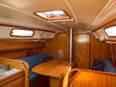 Salon of Alize, a Bavaria 30 Cruiser sailboat at Gåshaga, Sweden