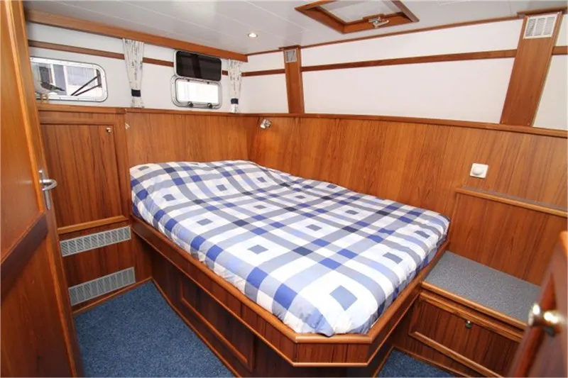 Cabin on Elaine, a De Drait Kotterjacht 10.7 GL motorboat at Woudsend, Netherlands