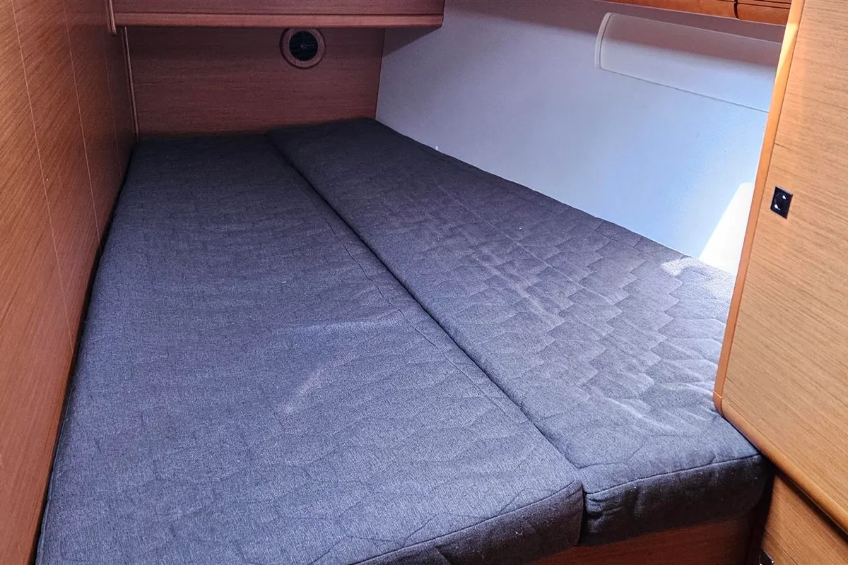 Cabin on Kontiki, a Jeanneau Sun Odyssey 519 sailboat at Municipal Unit of Lefkada, Greece