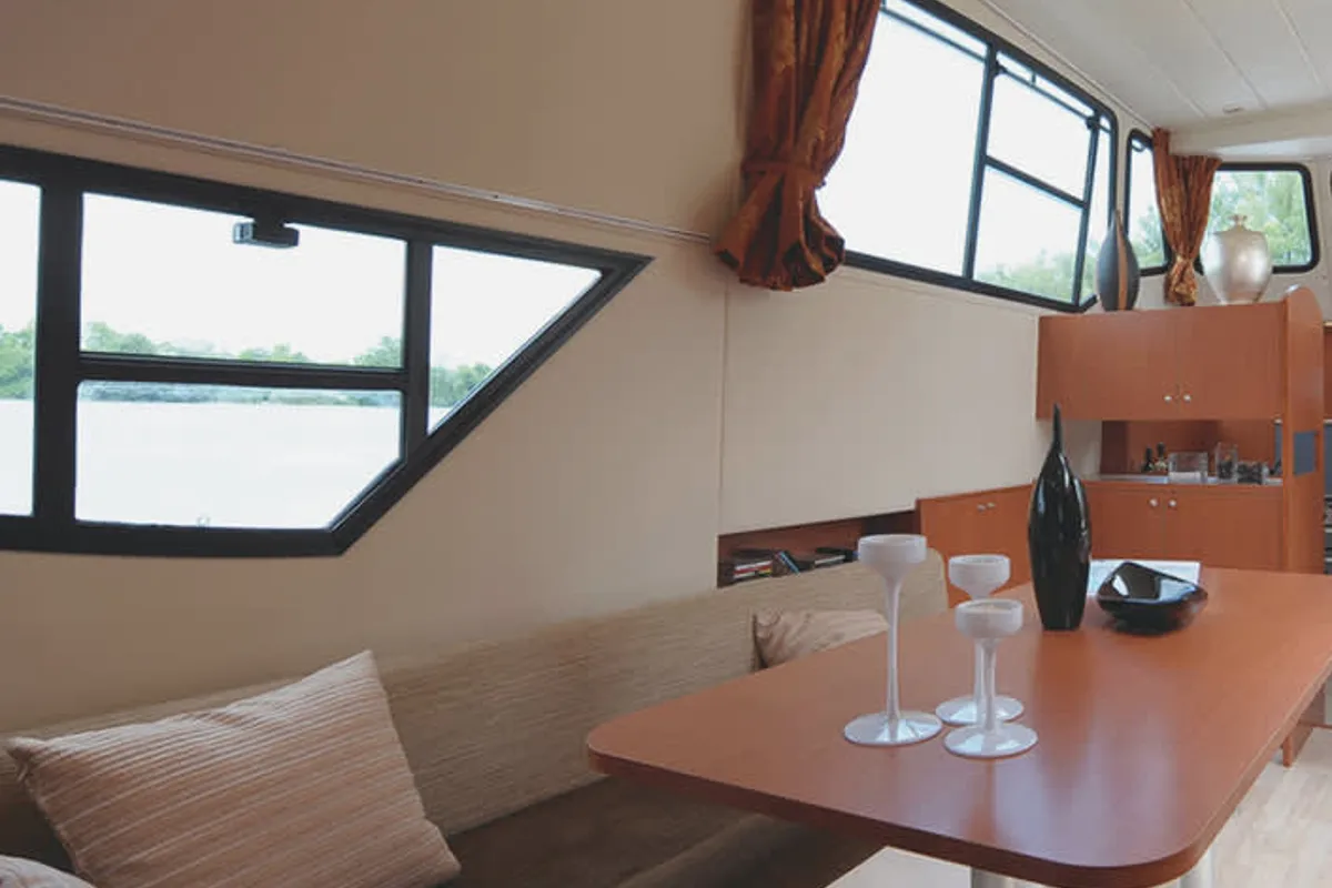 Salon of Minuetto - Comfort 7, a Cygnet Minuetto 6+ motorboat at Casier, Italy