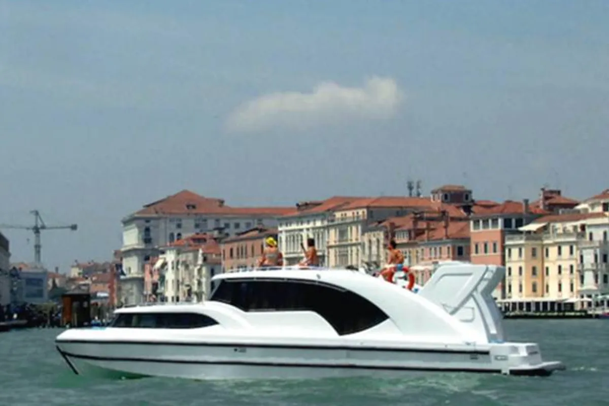 Exterior view of Minuetto - Comfort 7, a Cygnet Minuetto 6+ motorboat at Casier, Italy