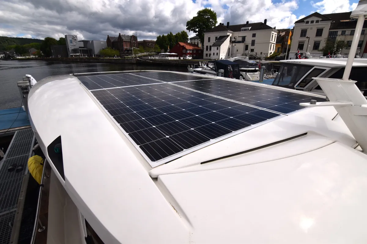 Dalen, a Greenline 33 motor yacht at Porsgrunn, Norway
