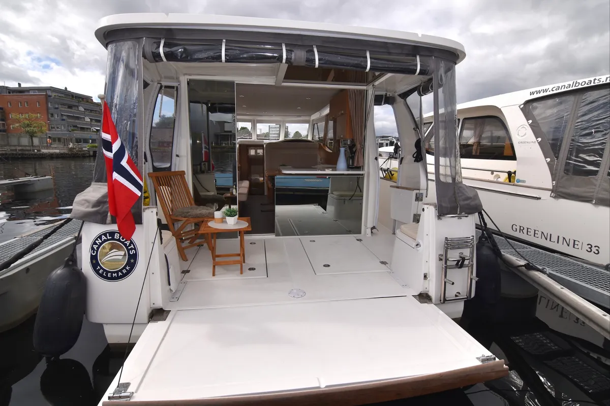 Deck of Dalen, a Greenline 33 motor yacht at Porsgrunn, Norway