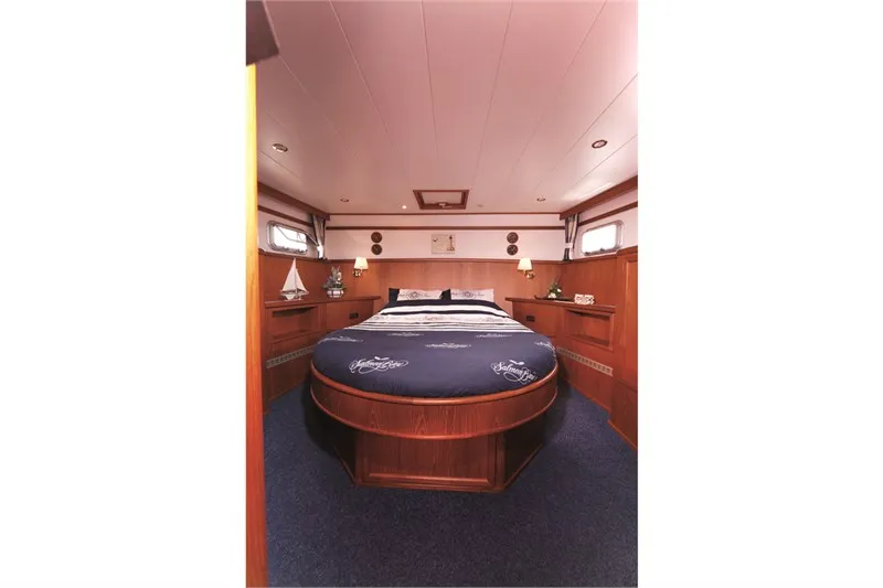Cabin on Nicole, a De Drait Kotterjacht 10.7 GL motorboat at Woudsend, Netherlands