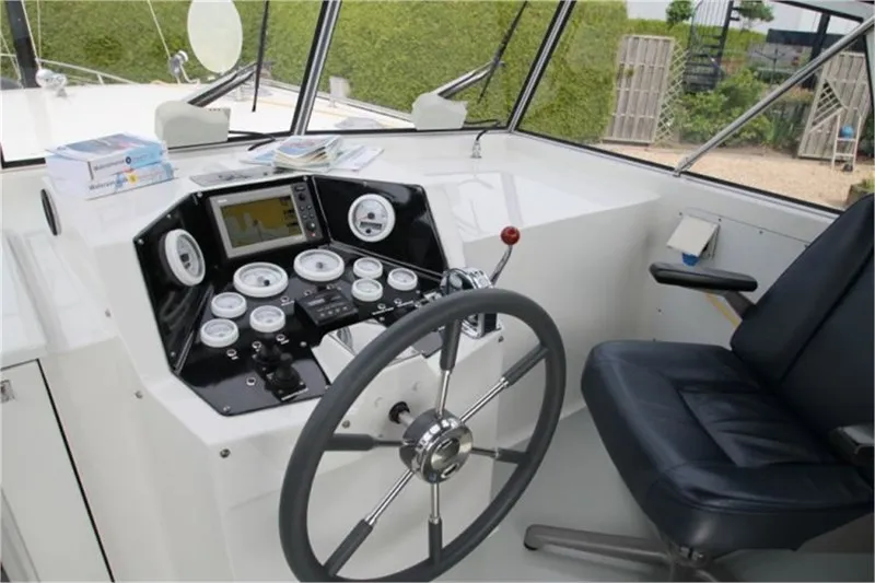 Cockpit of Nicole, a De Drait Kotterjacht 10.7 GL motorboat at Woudsend, Netherlands
