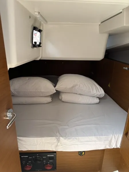 Cabin on Taurus, a Jeanneau Sun Odyssey 440 sailboat at Općina Sukošan, Croatia