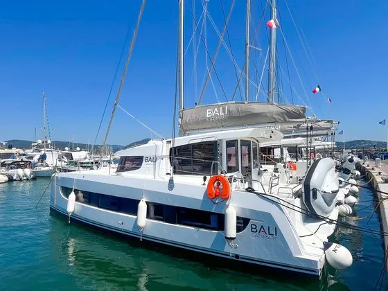 Exterior view of Hope, a Bali Catsmart catamaran at Hyères, France