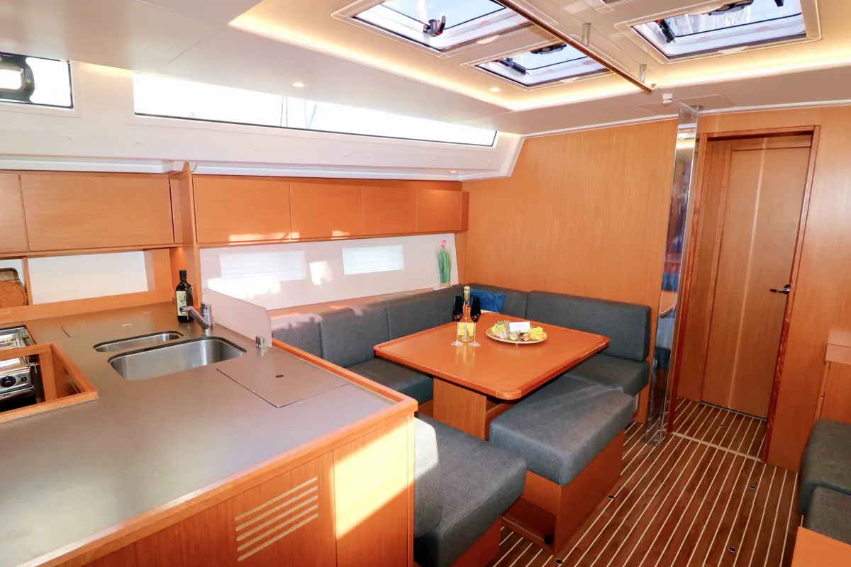 Salon of Size Matters, a Bavaria C50 Holiday sailboat at Kaštela, Croatia