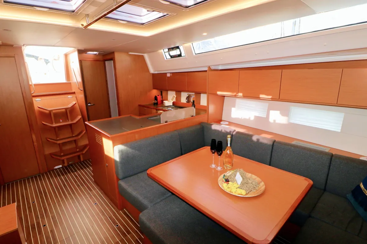 Salon of Size Matters, a Bavaria C50 Holiday sailboat at Kaštela, Croatia