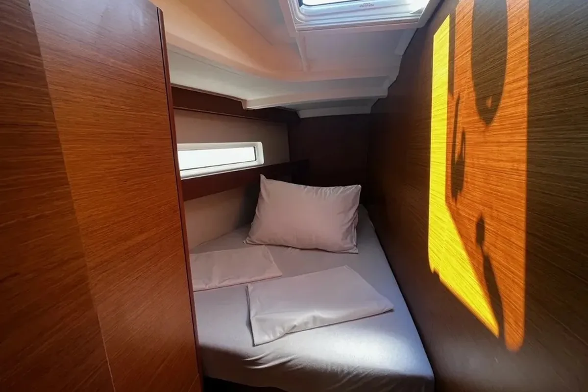Cabin on Leona, a Jeanneau Sun Odyssey 440 sailboat at Pula, Croatia