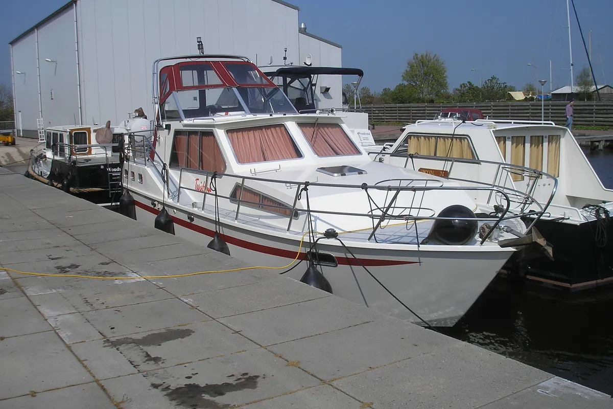 Exterior view of Twieberr, a Gulet Success 1050 motorboat at Woudsend, Netherlands