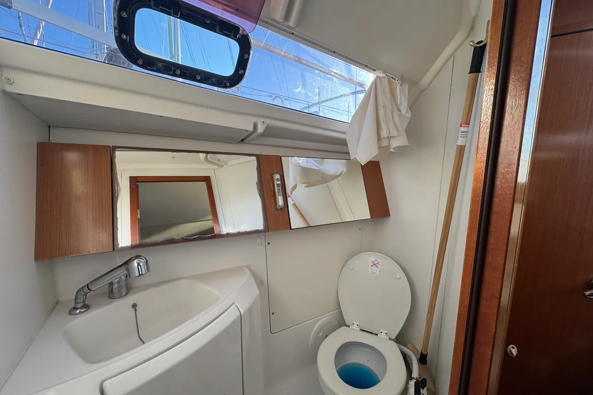Head on Tayrona, a Beneteau Oceanis 34 sailboat at La Rochelle, France