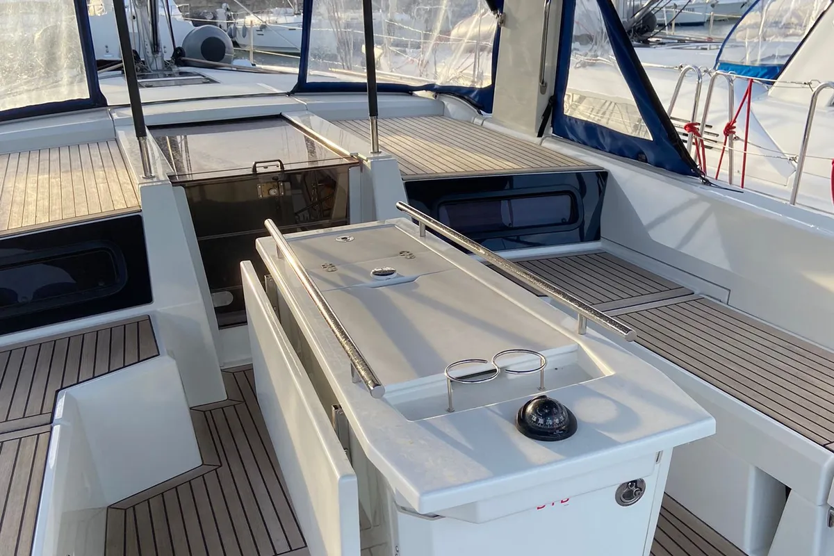Valvento, a Beneteau Oceanis 46.1 sailboat at Cannigione, Italy