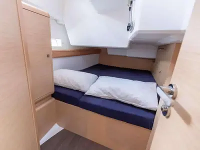 Cabin on MAMIWATA II, a Jeanneau Sun Odyssey 519 sailboat at Santa Maria di Leuca, Italy