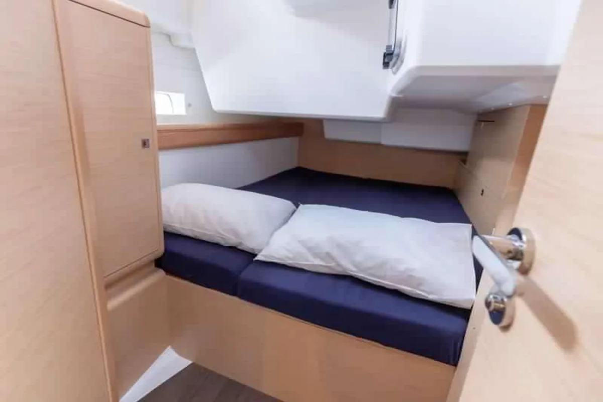 Cabin on MAMIWATA II, a Jeanneau Sun Odyssey 519 sailboat at Santa Maria di Leuca, Italy
