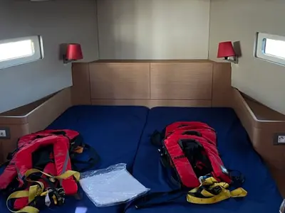 Cabin on Tuatha de Artaios, a Jeanneau Sun Odyssey 410 sailboat at Kerners, France
