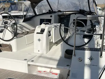 Cockpit of Tuatha de Artaios, a Jeanneau Sun Odyssey 410 sailboat at Kerners, France