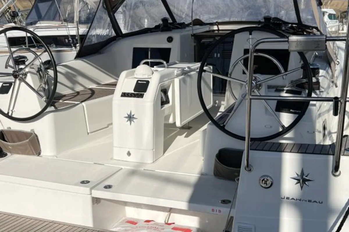 Cockpit of Tuatha de Artaios, a Jeanneau Sun Odyssey 410 sailboat at Kerners, France