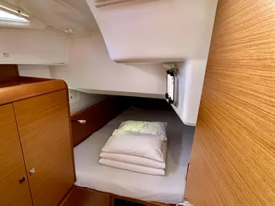 Cabin on Sinatra, a Jeanneau Sun Odyssey 449 sailboat at Općina Sukošan, Croatia