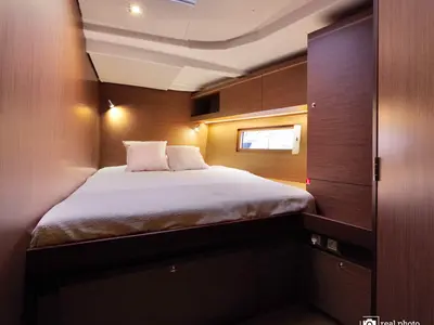 Cabin on Selinde, a Beneteau Oceanis 51.1 sailboat at Tonnarella, Italy