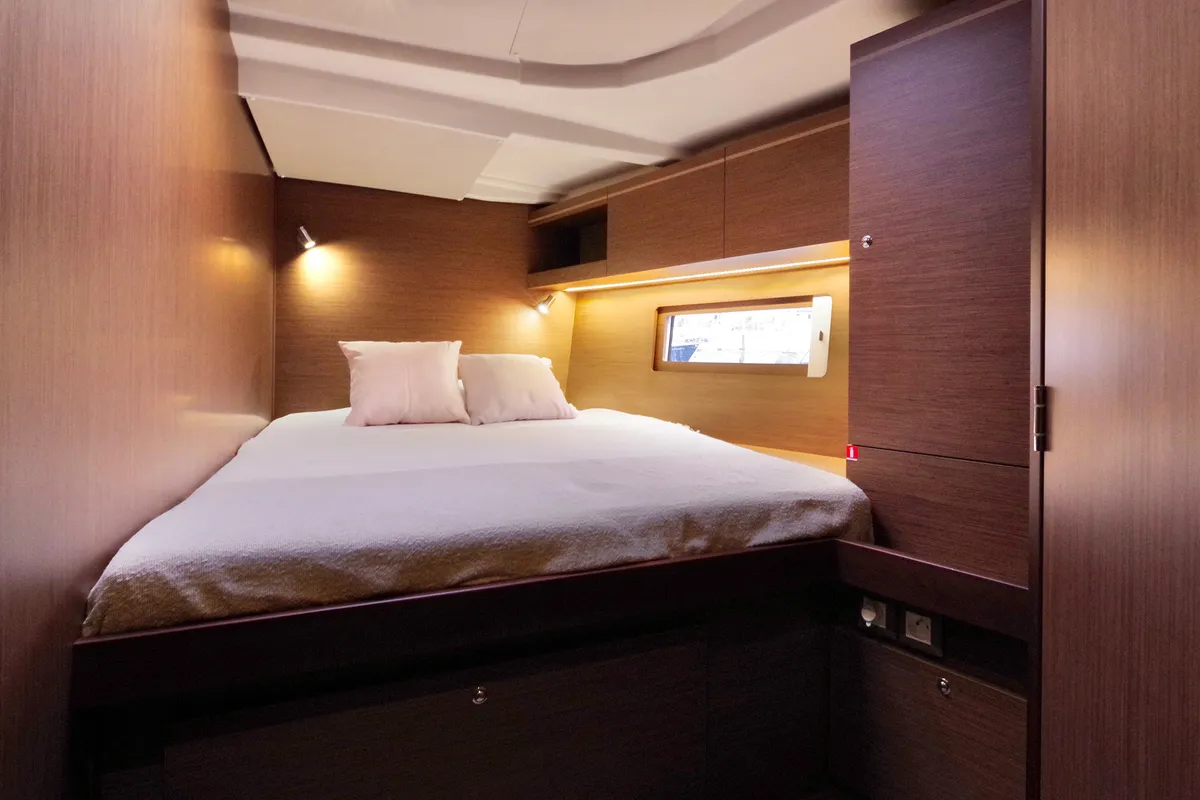 Cabin on Selinde, a Beneteau Oceanis 51.1 sailboat at Tonnarella, Italy