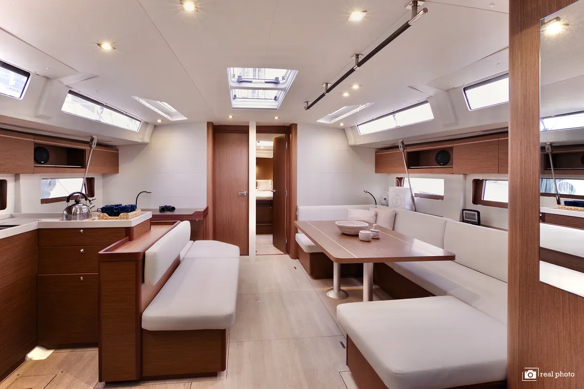 Salon of Selinde, a Beneteau Oceanis 51.1 sailboat at Tonnarella, Italy