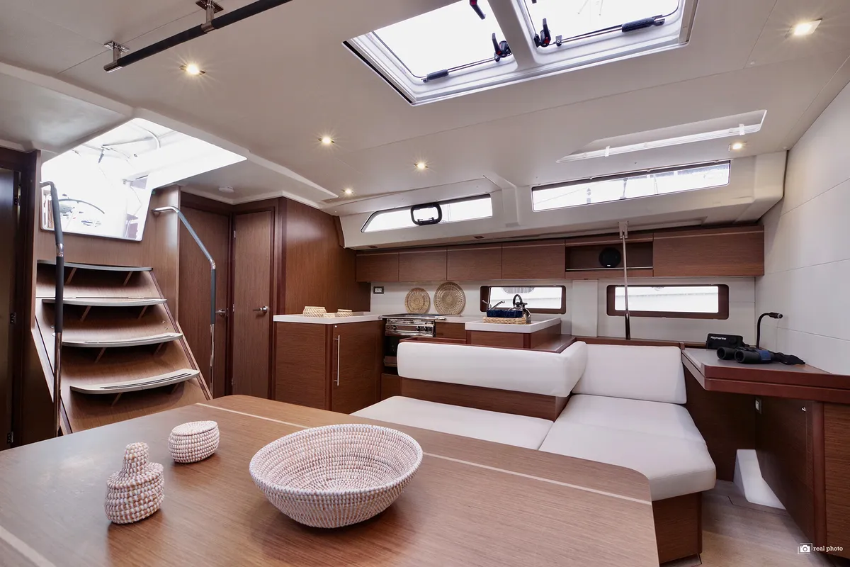 Salon of Selinde, a Beneteau Oceanis 51.1 sailboat at Tonnarella, Italy